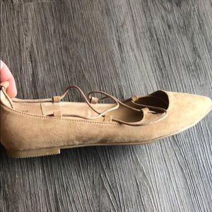 Chinese Laundry Shoes - Chinese Laundry Tan Lace Up Flats Chinese Laundry Shoes - Chinese Laundry Tan Lace Up Flats